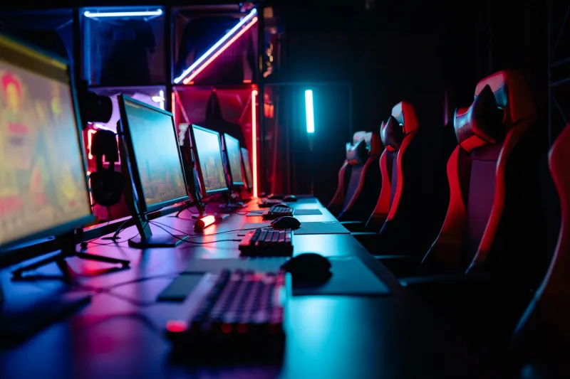 Why American Gamers Are Hopping on Planes to Play in Vietnamese Internet Cafés
