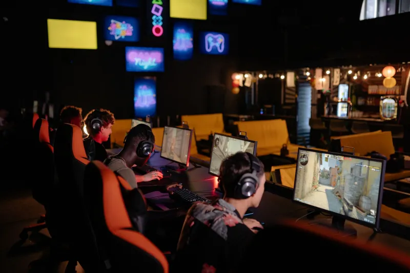 Café Mentality vs. Bedroom Grind: The Competitive Mindset Gap Between Vietnamese and American Ranked Players