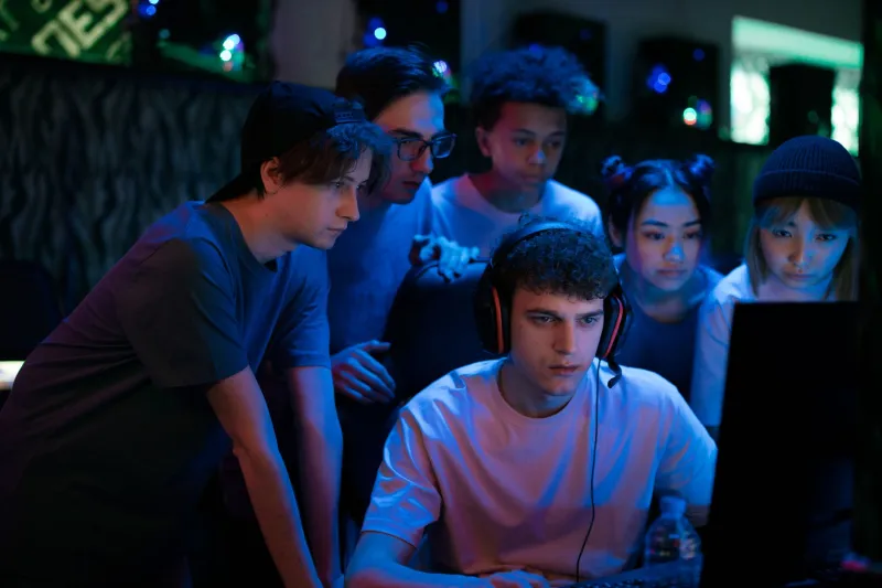 No Mic, No Problem: How Vietnamese Gamers Mastered Team Play Without Saying a Word