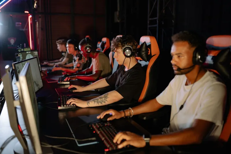 Reading the Map, Not the Chat: The Unspoken Playbook Vietnamese Gamers Run by Default