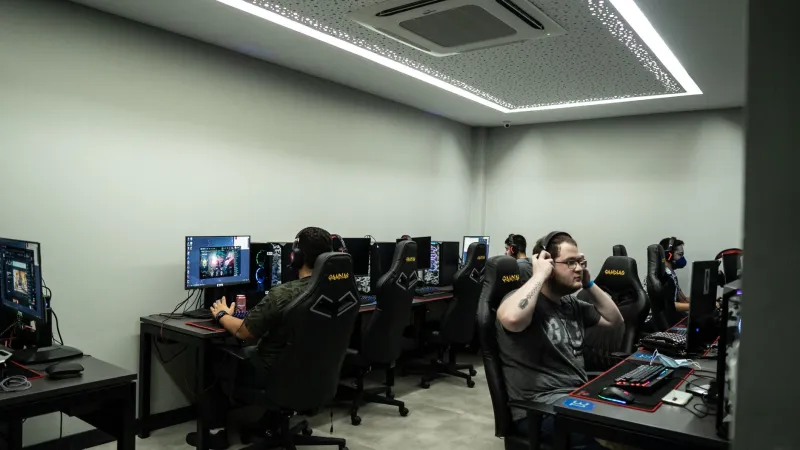 Burning the Midnight Oil: How Late-Night Café Grinders Are Vietnam's Secret Weapon in Global Esports