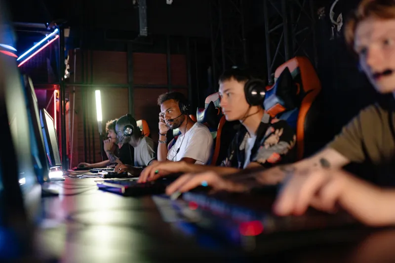 How Vietnamese Discord Servers Cracked the Code on Squad Communication — And Why Your Team Should Pay Attention